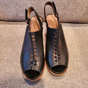 NEW Clarks Briatta Key Heeled Slingback Sandals Heels size 9